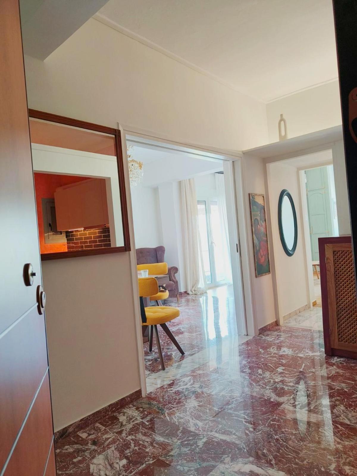 Stylish Artistic Flat With View, Three Min To Metro Appartement Athene Buitenkant foto